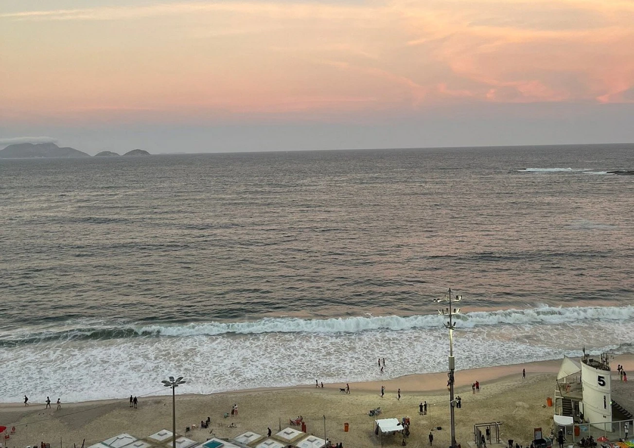 Party Vibe in Copacabana - Cocktails & View - Image